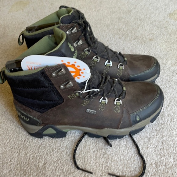 ahnu hiking boots mens